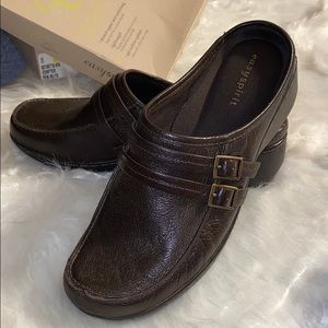 Easy Spirit Daytrip Brown Leather Mules